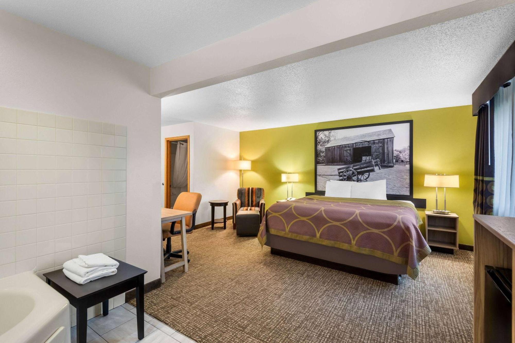 Super 8 By Wyndham Oelwein Otel Dış mekan fotoğraf