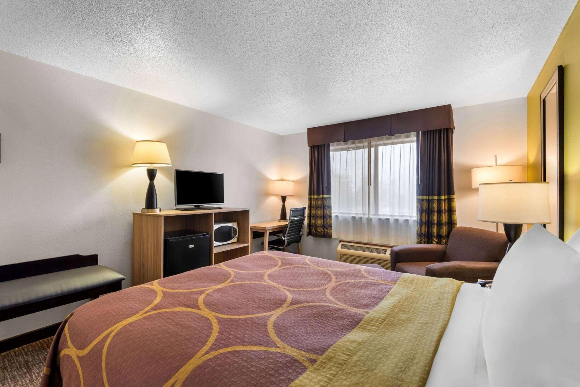 Super 8 By Wyndham Oelwein Otel Dış mekan fotoğraf