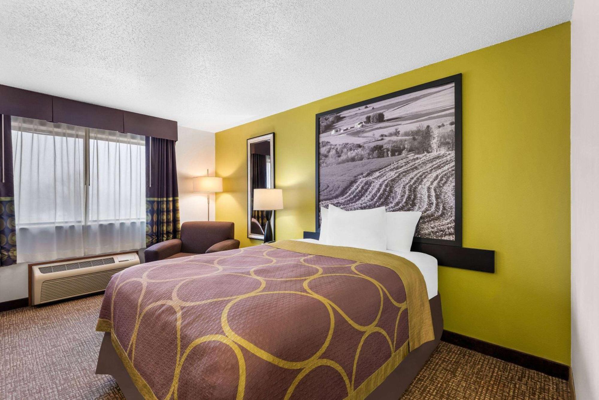 Super 8 By Wyndham Oelwein Otel Dış mekan fotoğraf